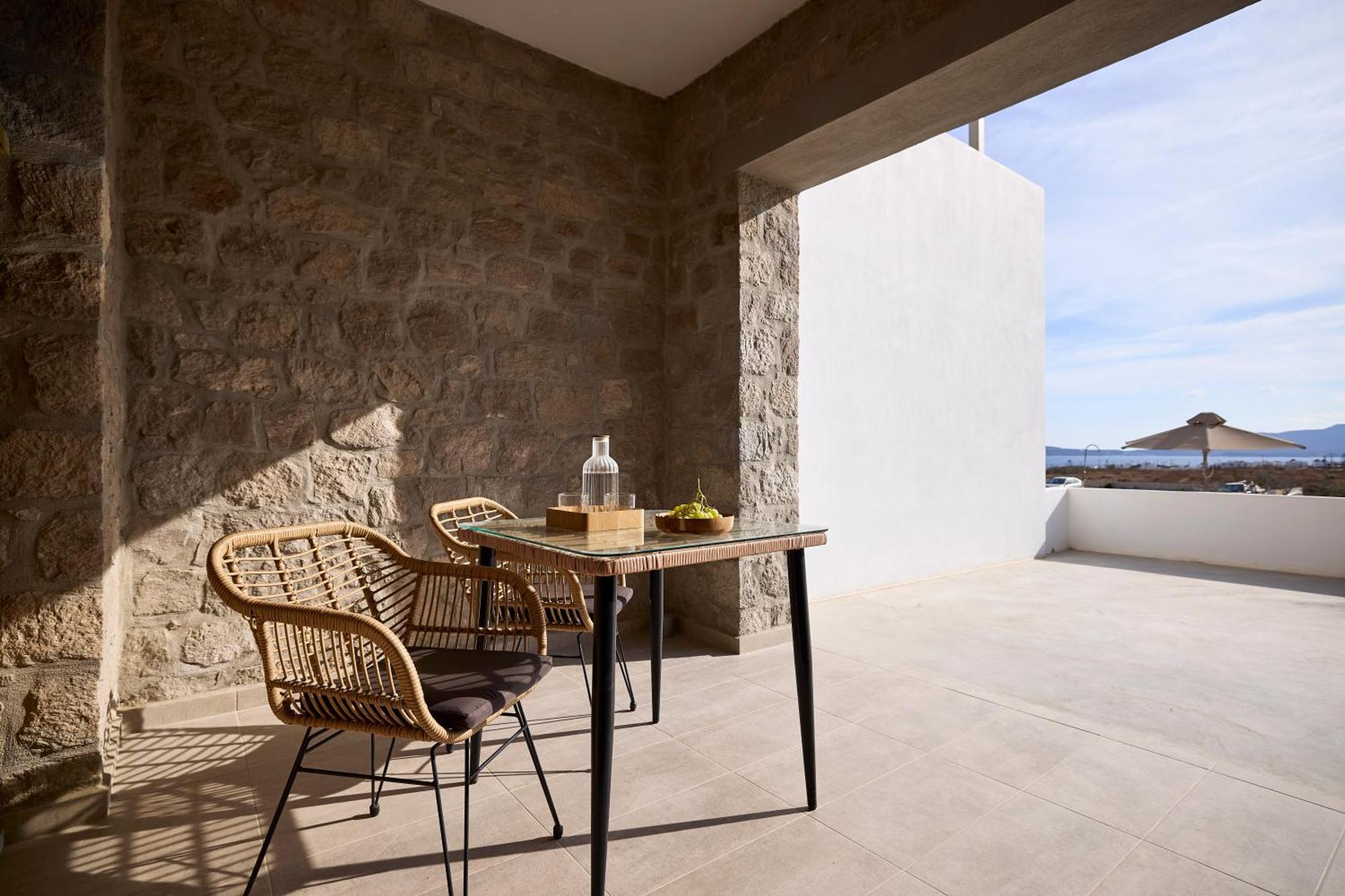 Kedros Milos Suites Adamantas  Habitación foto